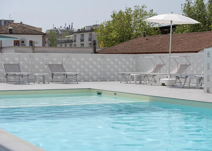 Отель Croce Di Malta E Mexico 3*